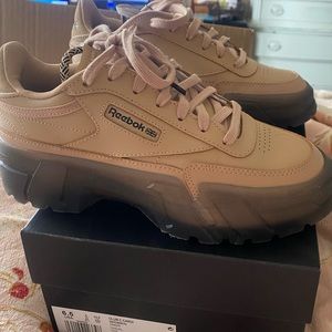 Reebok Club C Cardi Womens size 6.5 in Sahara/C Black/Sahara.Fit more like a 7.5